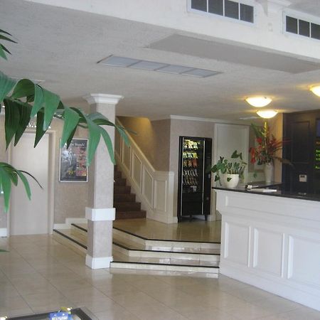 Capital City Center Hotel Виктория Экстерьер фото
