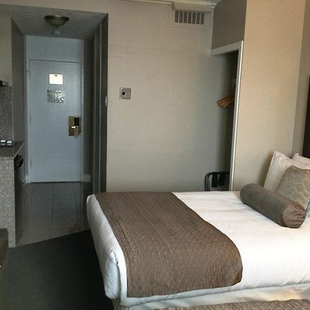 Capital City Center Hotel Виктория Экстерьер фото