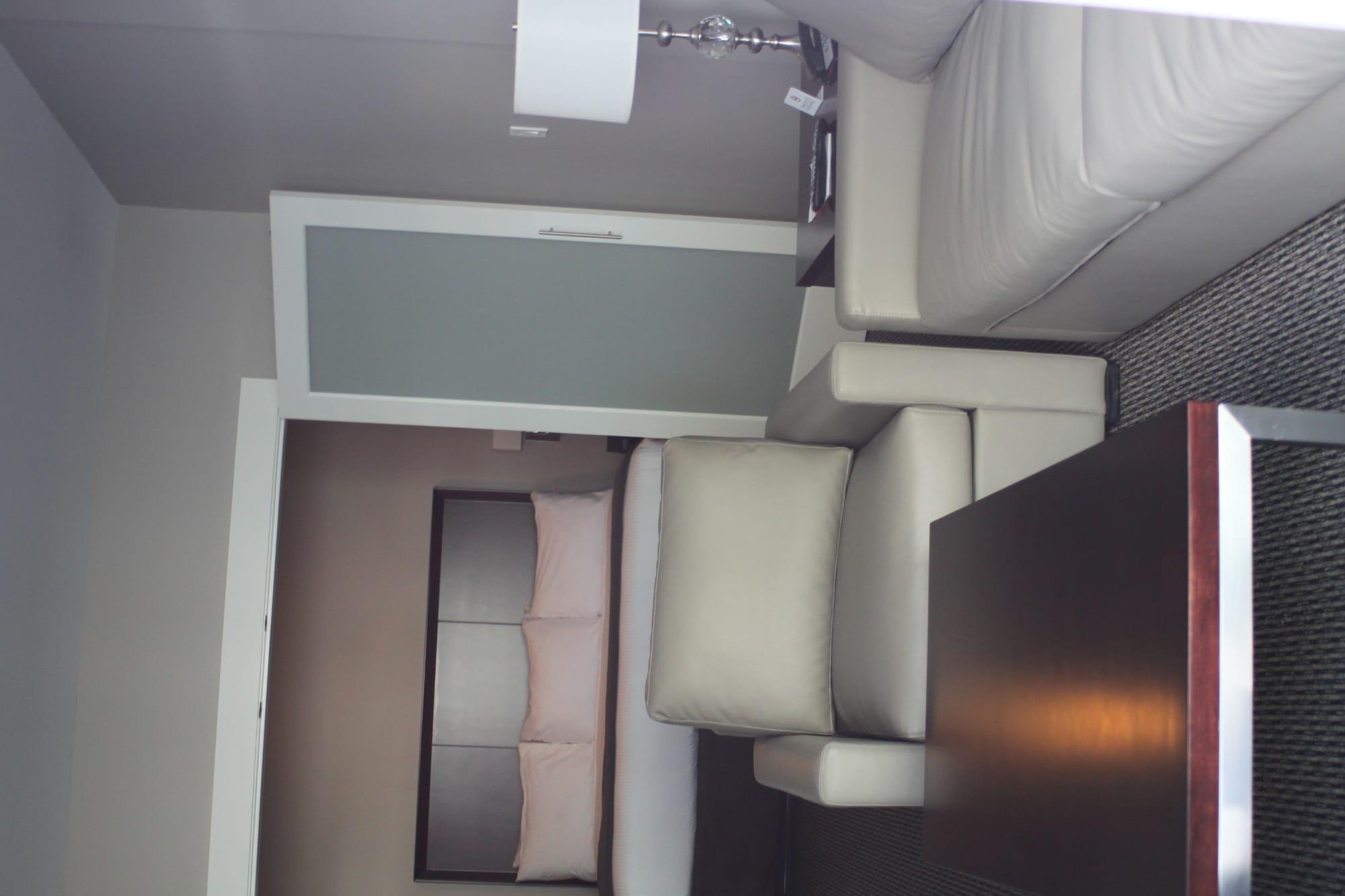 Capital City Center Hotel Виктория Экстерьер фото
