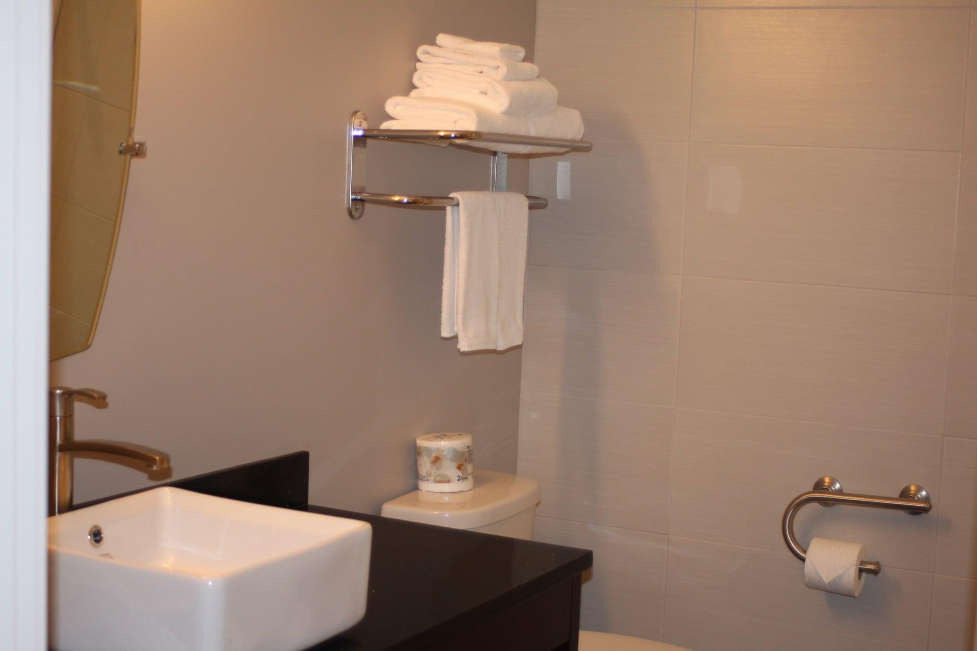 Capital City Center Hotel Виктория Экстерьер фото