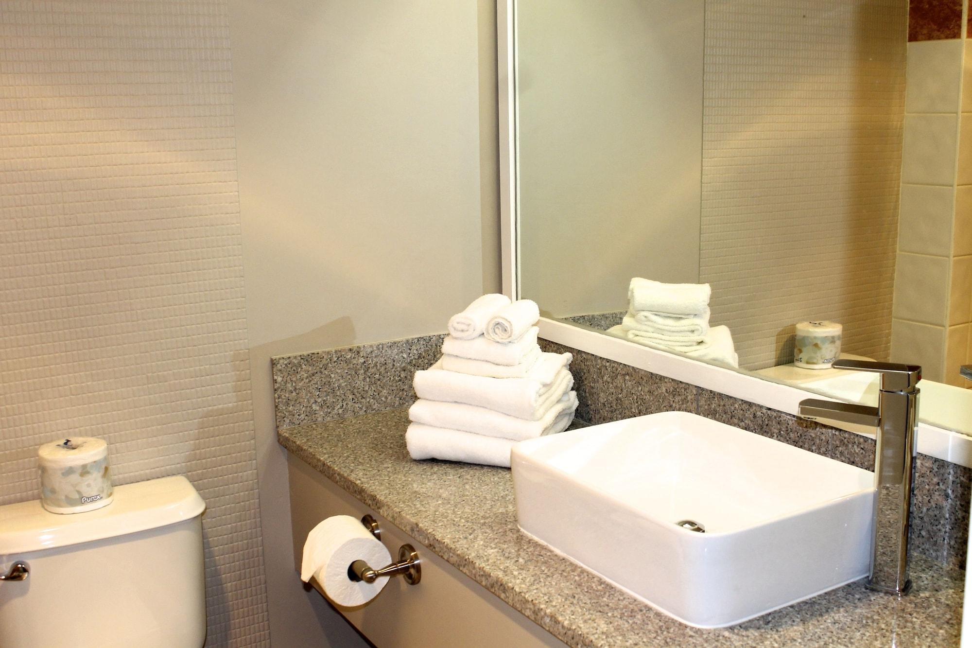 Capital City Center Hotel Виктория Экстерьер фото