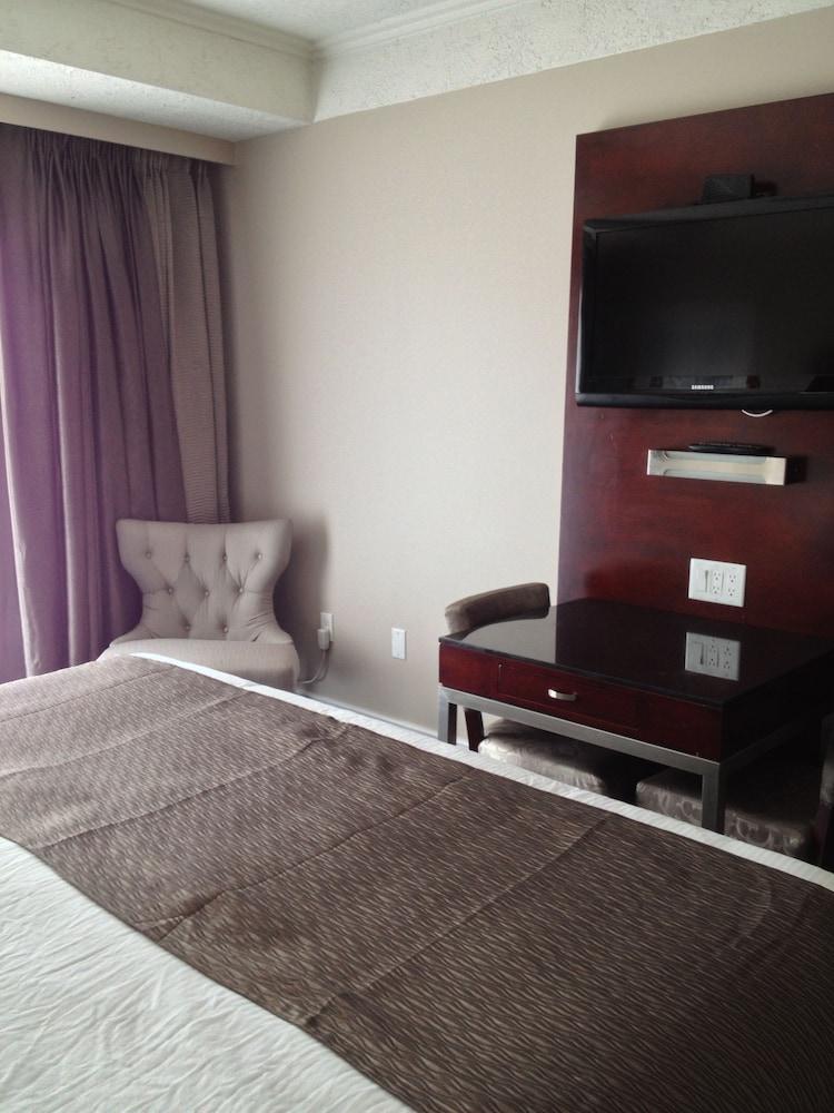 Capital City Center Hotel Виктория Экстерьер фото