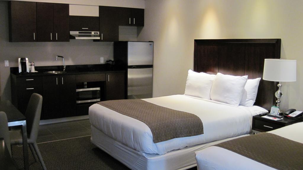Capital City Center Hotel Виктория Экстерьер фото
