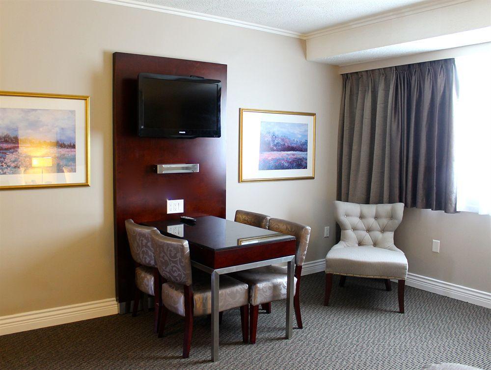 Capital City Center Hotel Виктория Экстерьер фото