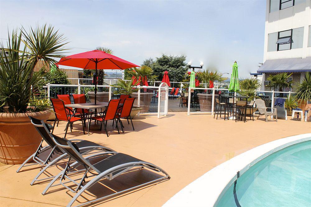 Capital City Center Hotel Виктория Экстерьер фото